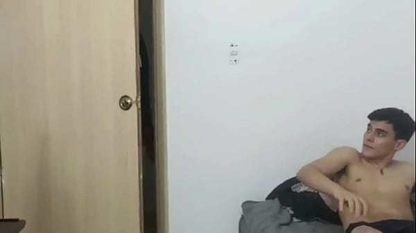 mi hermanastra llega tarde de una fiesta y la castigo con una deliciosa follada dura hasta correrme en ella