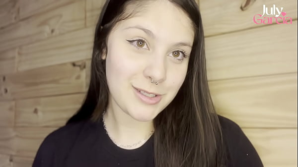 Morena peituda se masturba e goza gostoso com varinha mágica em quarto de motel – Julygarcia.com.br