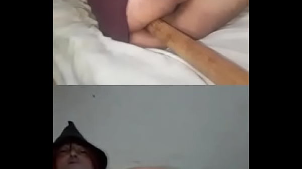 Pau no cú da boneca é disso que ela gosta