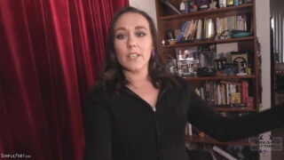 Sinn Sage Teaching a Male Defense Class