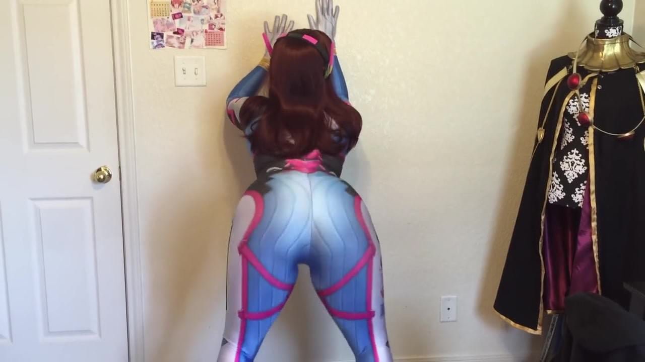 ChelHellBunny – D.va Twerking Overwatch