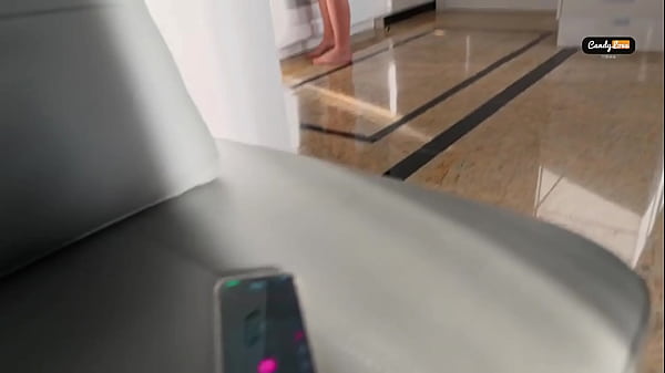 estoy solo en casa con mi hermanastra y me seduce para que le de mi polla por su vagina apretada