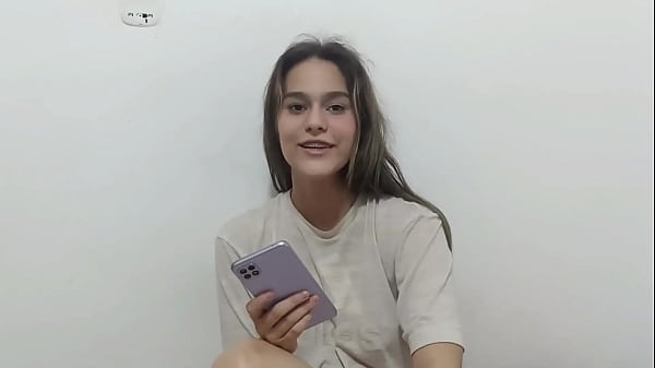 ME FOLLO A LA CACHONDA DE MI HERMANASTRA EN SU CUARTO LE CHUPO SU COÑO BIEN RICO LA FOLLO DURO HASTA CORRERME EN SU RICO COÑO – PORNO CASERO EN ESPANOL
