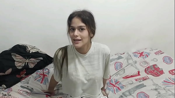 Mi hermanastra quiere que la grabe mientras le follo el coño para desquitarse de su novio!