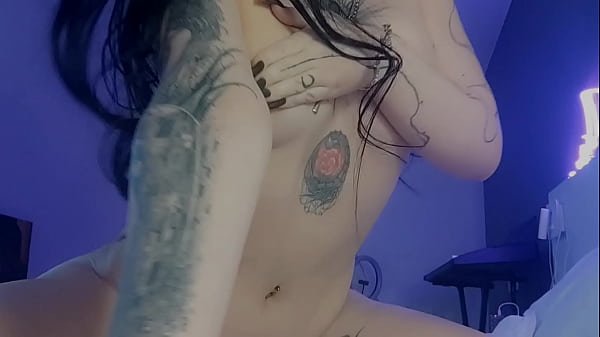 hot brunette just woke up and wants to play with you – Peachgardens