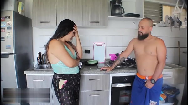Me encanta masturbarme y oler las pantys de mi madrastra hasta que me descubre y me hace mi sueño realidad de follarla y penetrarle mi gran polla – Porno En Español