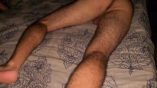 O CUZINHO CHEGA PISCA QUANDO O MACHO DA VIZINHA VEM PEDIR AÇUCAR LOGO CEDO, FODE E VAI EMBORA.