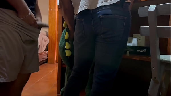 Que mejor forma de pasar el 14 de febrero que con un culo apretado y duro para penetrar y vaciar toda mi hombría